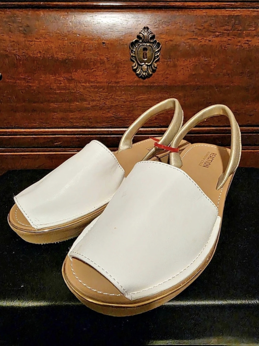 Reaction Kenneth Cole Reaction White & Gold Wedge Sandals Like New